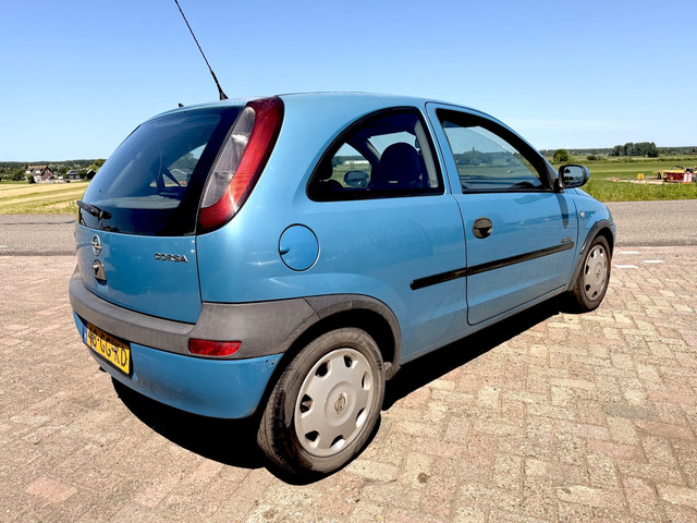 Foto 4 van Opel Corsa 1.0-12V Comfort LAGE KM's 156346 NAP auto is rijbaar geen APK voor onderdelen