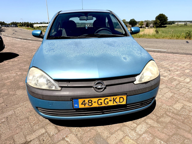 Foto 3 van Opel Corsa 1.0-12V Comfort LAGE KM's 156346 NAP auto is rijbaar geen APK voor onderdelen