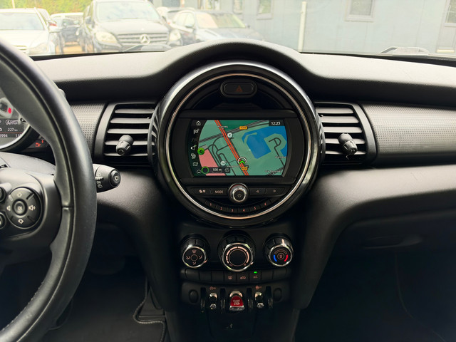 Foto 9 van MINI 3-Deurs 1.5 Cooper Automaat|Airco|Cruise|Navi|Nieuwe APK|