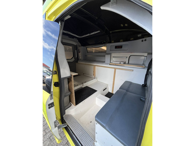 Foto 6 van Volvo V70 D5 AWD Nilsson AMBULANCE / Camper 4 zitplaatsen