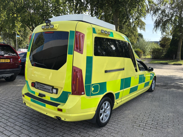 Foto 2 van Volvo V70 D5 AWD Nilsson AMBULANCE / Camper 4 zitplaatsen