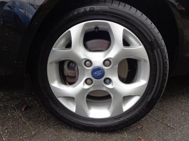 Foto 10 van Ford Fiesta 1.6i 16V Titanium 2Eig.Dealer Onderhoud