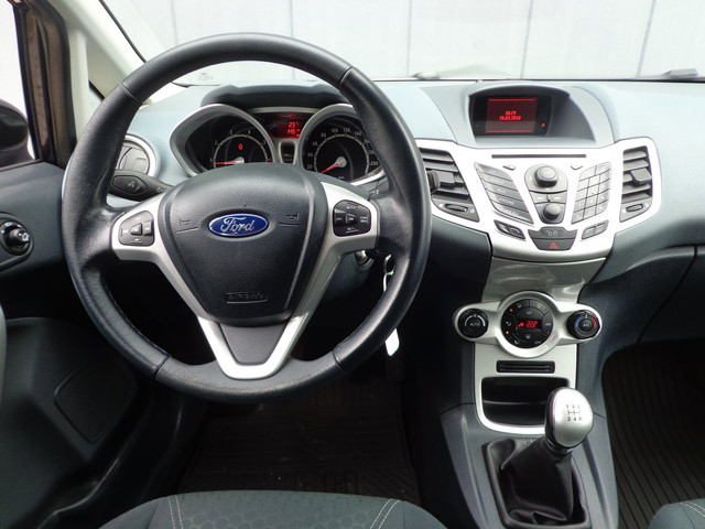 Foto 6 van Ford Fiesta 1.6i 16V Titanium 2Eig.Dealer Onderhoud