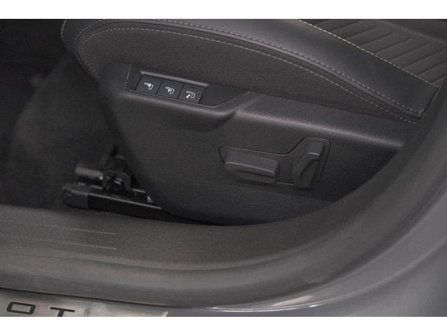 Foto 8 van Peugeot 208 1.2 Hybrid 145 e-DCS6 GT | Alcantara Pakket | Camera | Apple Carplay | Stoelverwarming