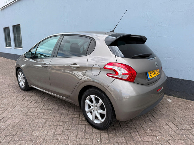 Foto 5 van Peugeot 208 1.2 PureTech Style - Navigatie