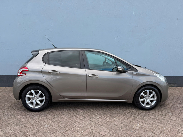 Foto 7 van Peugeot 208 1.2 PureTech Style - Navigatie