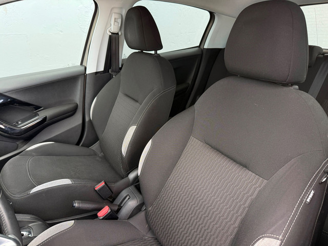 Foto 9 van Peugeot 208 1.2 PureTech Style - Navigatie