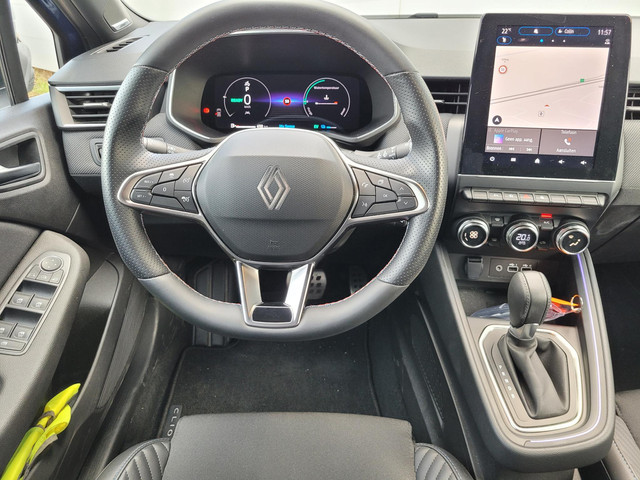 Foto 2 van Renault Clio 1.6 E-Tech Full Hybrid 145 esprit Alpine | Bose Audio | Dode Hoek Detectie | Groot Navi