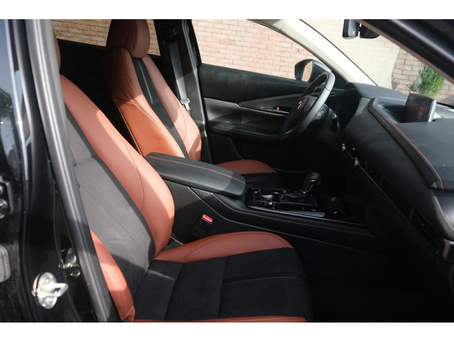 Foto 8 van Mazda CX-30 2.5 e-SkyActiv-G M Hybrid 140pk Aut. Nagisa - Head-up display - Bose - Adaptieve cruise