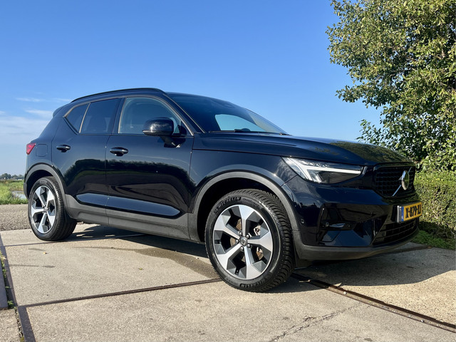 Foto 2 van Volvo XC40 2.0 B4 Plus Dark (bj 2024, automaat)