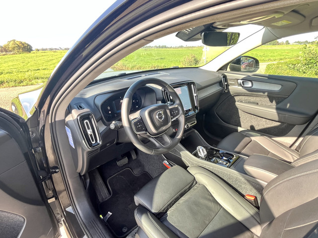 Foto 9 van Volvo XC40 2.0 B4 Plus Dark (bj 2024, automaat)