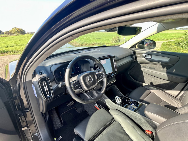 Foto 10 van Volvo XC40 2.0 B4 Plus Dark (bj 2024, automaat)