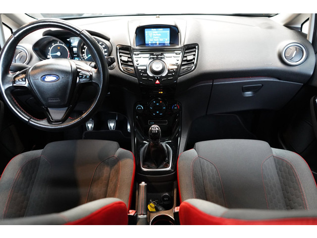 Foto 10 van Ford Fiesta 1.0 EcoBoost Red/Black Edition | CRUISE | PDC | NAP | AIRCO | APK
