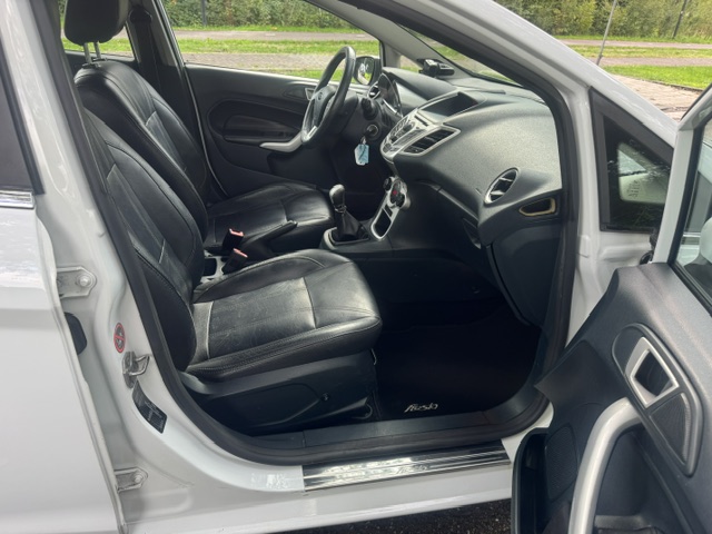 Foto 8 van Ford Fiesta 1.25 Titanium Leer Climate 1e eigen. (bj 2012)