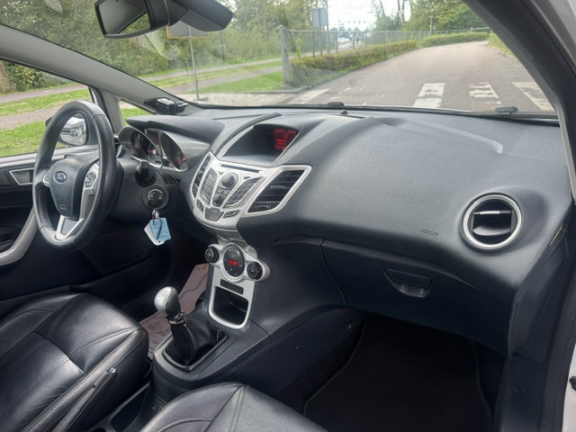 Foto 4 van Ford Fiesta 1.25 Titanium Leer Climate 1e eigen. (bj 2012)