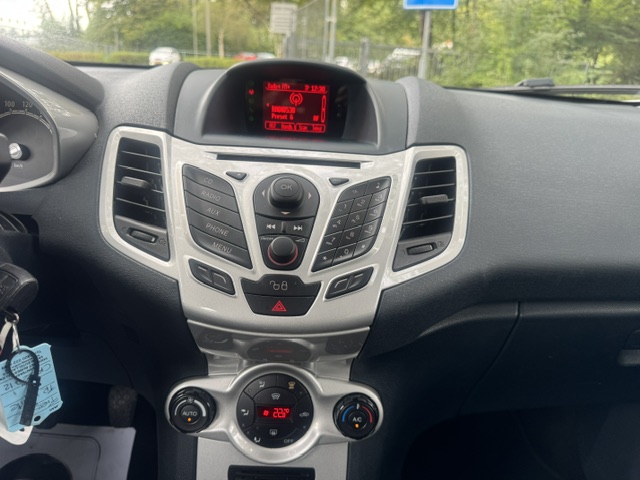 Foto 2 van Ford Fiesta 1.25 Titanium Leer Climate 1e eigen. (bj 2012)