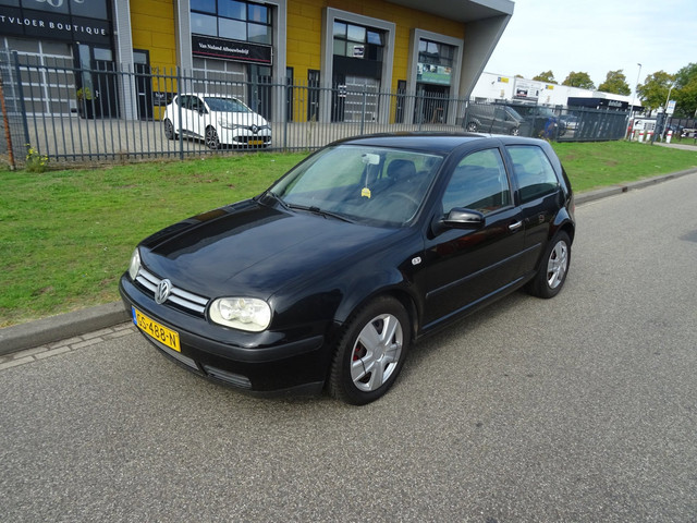 Foto 9 van Volkswagen Golf 1.4-16V