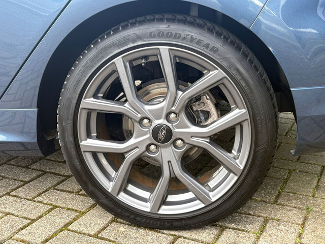 Foto 3 van Ford Fiesta 1.0 EcoBoost Hybrid ST-Line X 125pk Automaat / Stoel-Stuurverwarming / Navigatie
