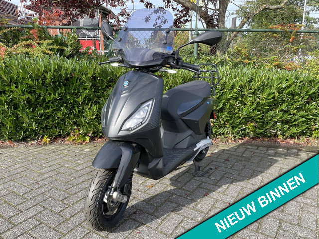 Piaggio One 45 km Elektrische Scooter DEMO BETAAL met in3