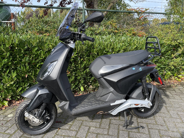 Foto 10 van Piaggio One 45 km Elektrische Scooter DEMO BETAAL met in3