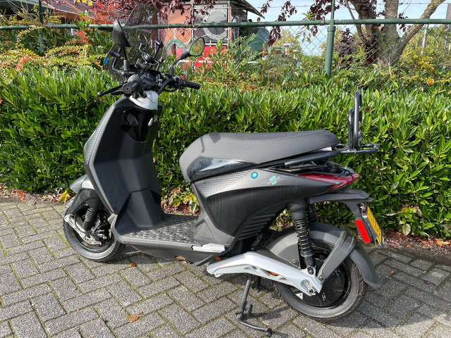 Foto 9 van Piaggio One 45 km Elektrische Scooter DEMO BETAAL met in3