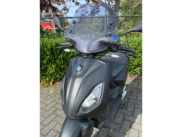 Foto 7 van Piaggio One 45 km Elektrische Scooter DEMO BETAAL met in3
