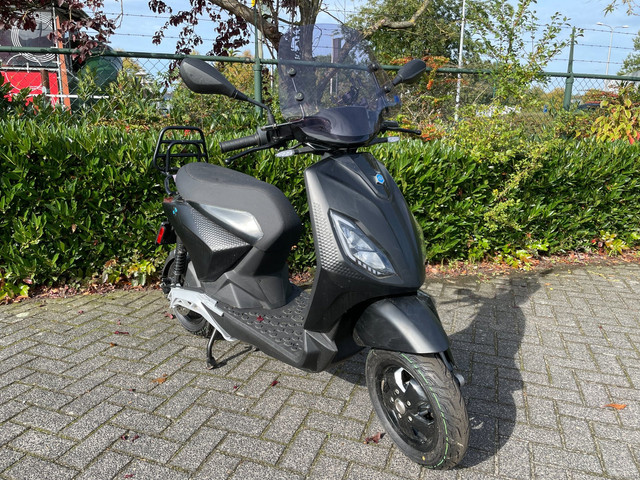 Foto 5 van Piaggio One 45 km Elektrische Scooter DEMO BETAAL met in3