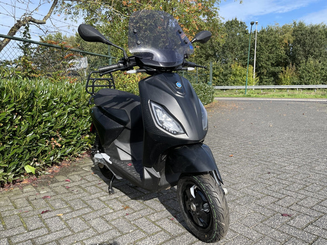 Foto 3 van Piaggio One 45 km Elektrische Scooter DEMO BETAAL met in3