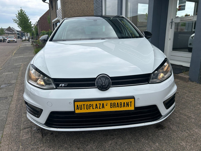 Foto 4 van Volkswagen Golf 1.2 TSI R-LINE / CLIMAT / PANODAK /PDC / STOELVW