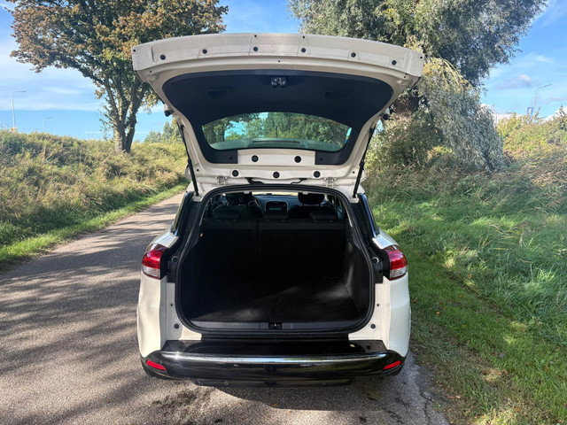 Foto 5 van Renault Clio Estate 1.2 Dynamique Airco Pdc Achter Cruise Navi Automaat Mist Lampen Voor