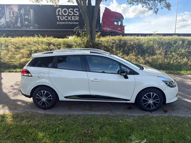 Foto 3 van Renault Clio Estate 1.2 Dynamique Airco Pdc Achter Cruise Navi Automaat Mist Lampen Voor