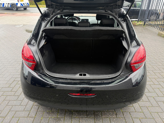 Foto 4 van Peugeot 208 1.2 PureTech Urban Soul | nieuwe Distributie.