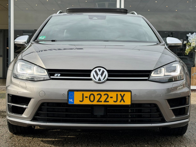 Foto 10 van Volkswagen Golf Variant R 2.0 / PANO / LEER / ACC / DYN AUDIO