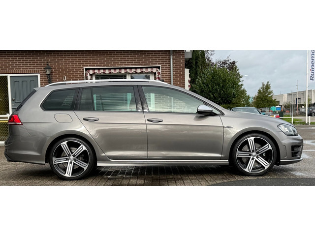Foto 8 van Volkswagen Golf Variant R 2.0 / PANO / LEER / ACC / DYN AUDIO
