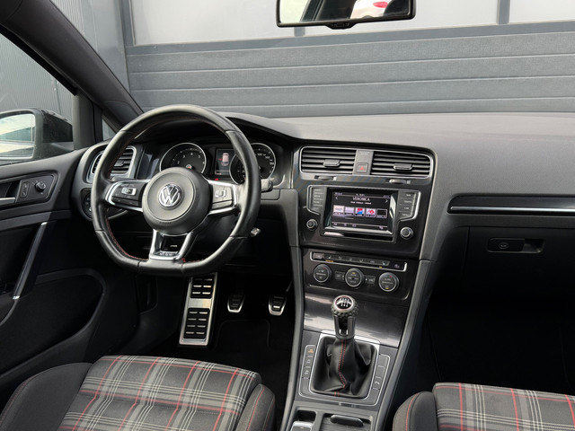 Foto 2 van Volkswagen Golf 2.0 TSI GTI Stage 1|Cruise|Camera|Stoelverwarming|Navi|LMV