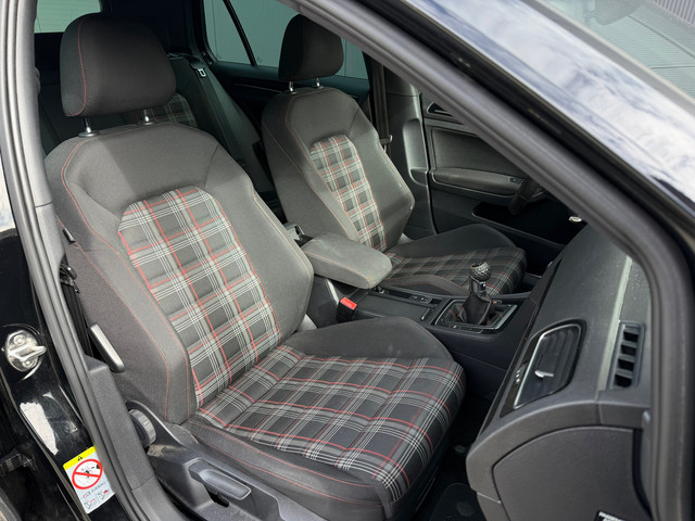 Foto 4 van Volkswagen Golf 2.0 TSI GTI Stage 1|Cruise|Camera|Stoelverwarming|Navi|LMV