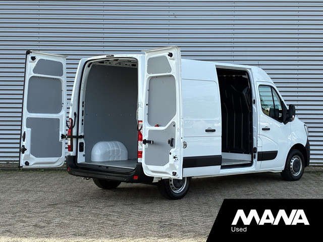 Foto 8 van Renault Master T35 2.3 dCi 135 L2H2 Airco Bluetooth Sensoren Radio
