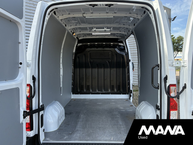 Foto 7 van Renault Master T35 2.3 dCi 135 L2H2 Airco Bluetooth Sensoren Radio