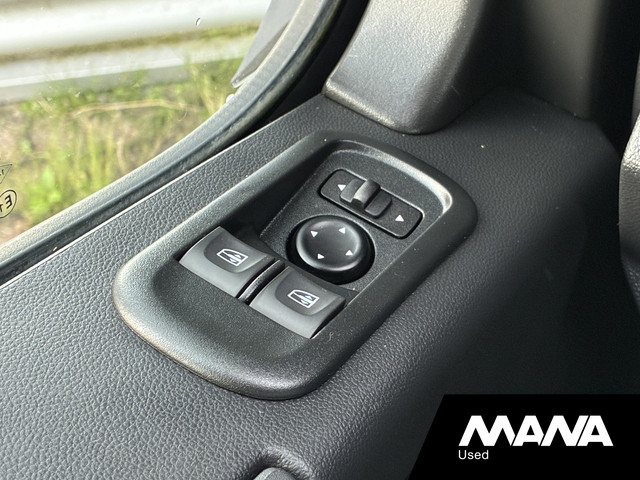 Foto 4 van Renault Master T35 2.3 dCi 135 L2H2 Airco Bluetooth Sensoren Radio