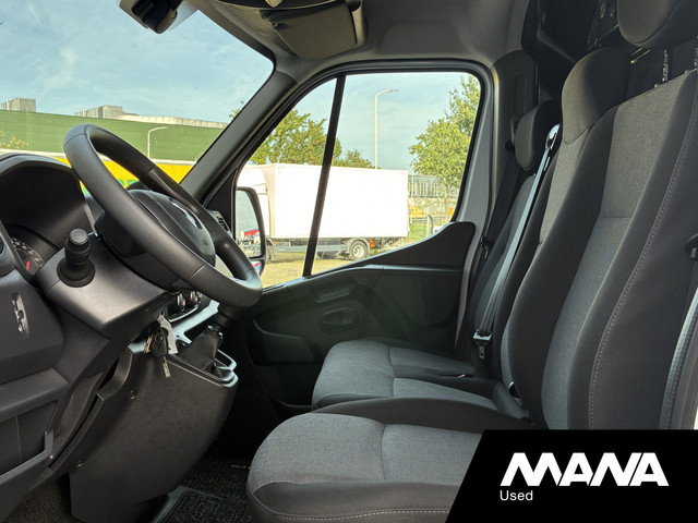 Foto 3 van Renault Master T35 2.3 dCi 135 L2H2 Airco Bluetooth Sensoren Radio