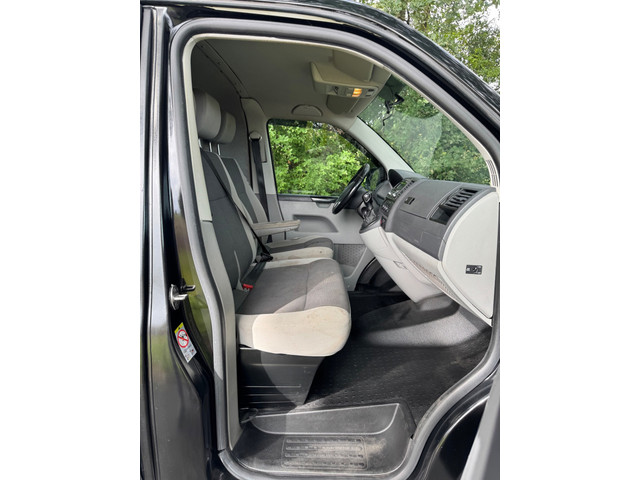 Foto 2 van Volkswagen Transporter 2.0 TDI L2H1 2015 MARGE 140PK AUTOMAAT AIRCO CRUISE