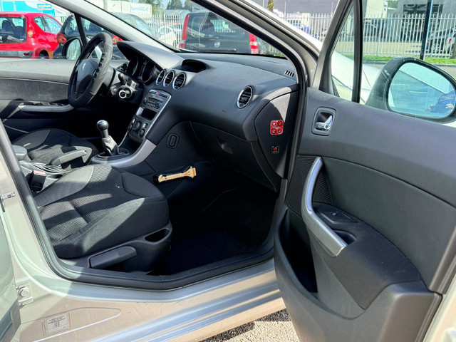Foto 4 van Peugeot 308 1.6 VTi XS|Nieuw APK|NAP|Airco|Trekhaak|P Sensor|