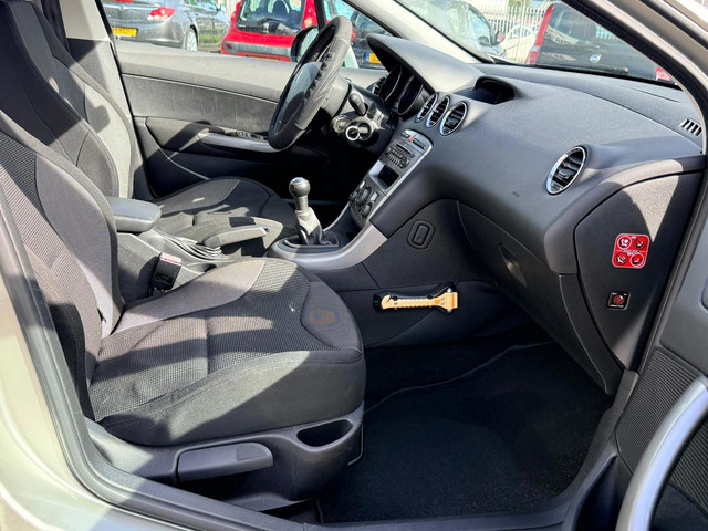 Foto 3 van Peugeot 308 1.6 VTi XS|Nieuw APK|NAP|Airco|Trekhaak|P Sensor|