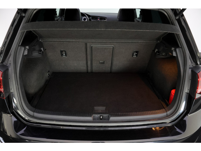Foto 8 van Volkswagen Golf 2.0TSI 4Motion R PANO | FULL LEDER | CAMERA | KEYLESS | STOEL.VW | KEYLESS | LANE.AS