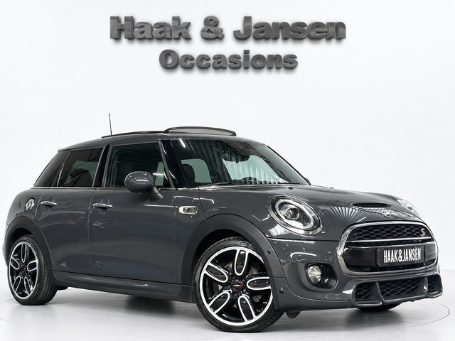 Foto 3 van Mini 5-Deurs 2.0 Cooper S JCW 192PK Automaat Pano Leder