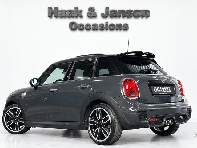 Foto 4 van Mini 5-Deurs 2.0 Cooper S JCW 192PK Automaat Pano Leder