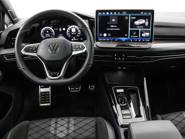 Foto 4 van Volkswagen Golf 1.5 eTSI 150pk DSG R-Line Edition · Panoramadak · Apple/Android Car Play · Camera +