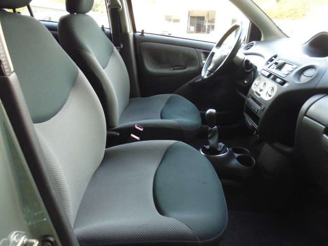 Foto 2 van TOYOTA YARIS 1.3 VVT-i Sol ELEKTRA PAKKET AIRCO