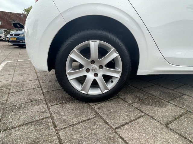 Foto 9 van Peugeot 208 1.0 PureTech Access /5 drs/Cruise/Airco/Onderhouds hist.
