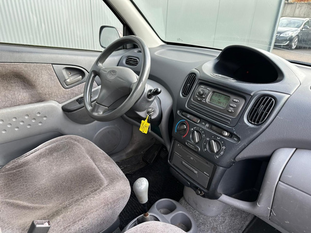 Foto 10 van Toyota Yaris Verso 1.5-16V VVT-i Sol AIRCO | NAP !